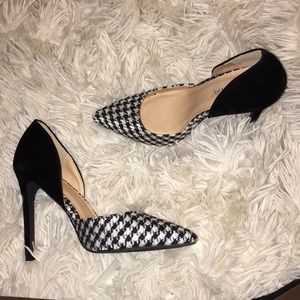 Brand New! Closed toe houndstooth pumps!